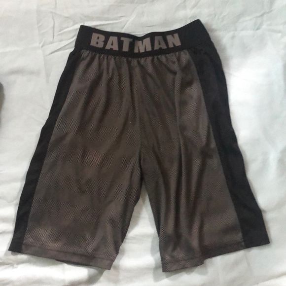 Boys size 8 shorts - Picture 2 of 4